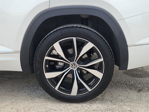 Used 2025 Volkswagen Atlas SEL Premium R-Line AWD/4WD image 34