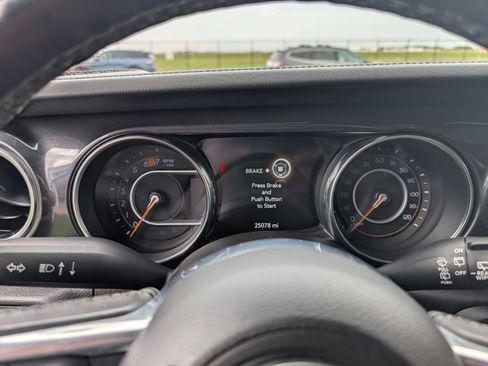 Used 2022 Jeep Wrangler Unlimited Sahara AWD/4WD image 14