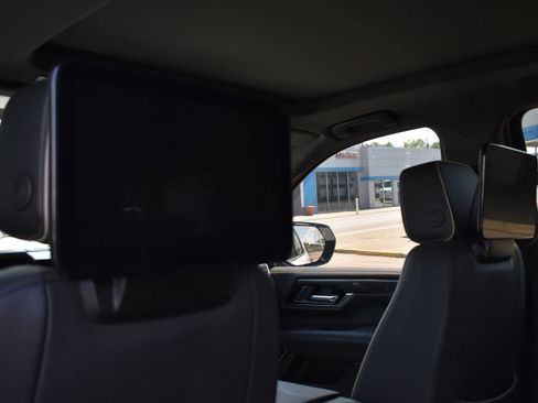 Used 2025 GMC Yukon XL Elevation w/ Elevation Premium Package AWD/4WD image 14