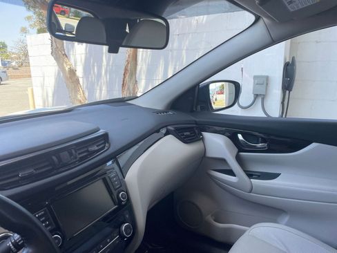 Used 2022 Nissan Rogue Sport SL image 36