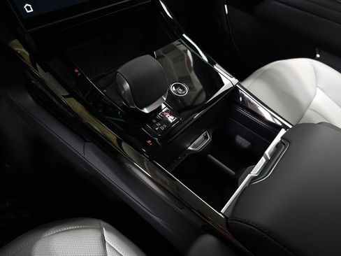 Used 2025 Land Rover Range Rover Sport Dynamic SE image 31