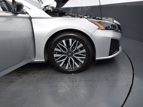 Used 2024 Nissan Altima 2.5 SV image 6