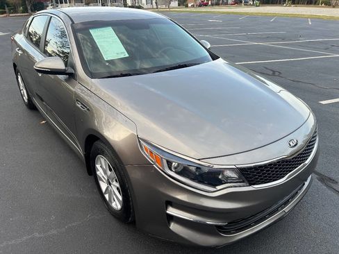 Used 2017 Kia Optima LX image 4