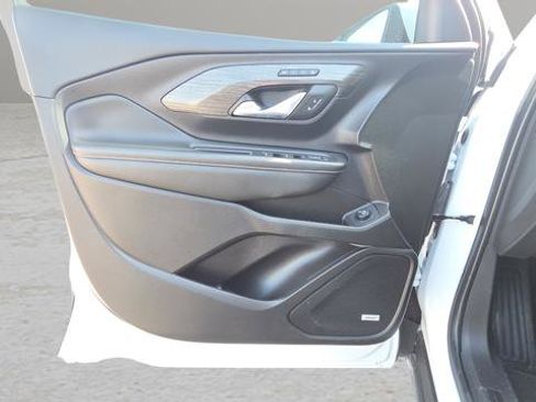 Used 2024 GMC Terrain SLT w/ Infotainment Package II image 27