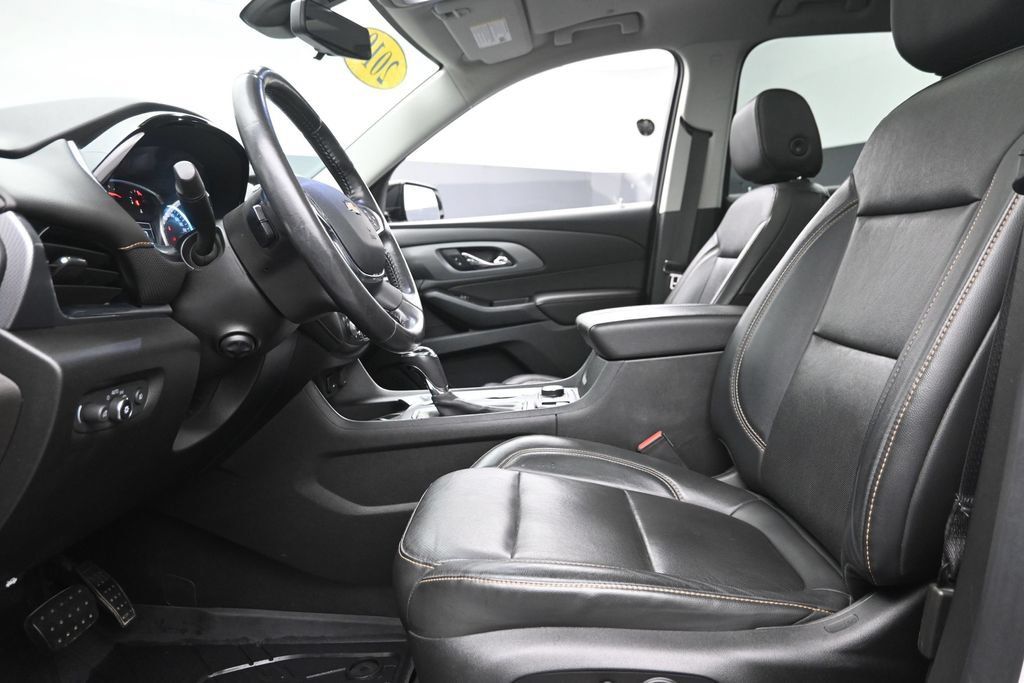 Used 2019 Chevrolet Traverse Premier w/ Redline Edition AWD/4WD image 17