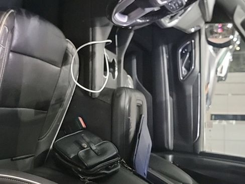 Used 2021 GMC Yukon SLT w/ SLT Premium Package image 3