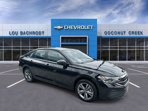 Used 2024 Volkswagen Jetta SE FWD image 2