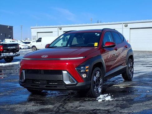 Used 2025 Hyundai Kona SEL image 2