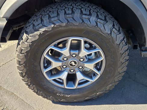 Certified 2025 Ford Bronco Badlands image 9