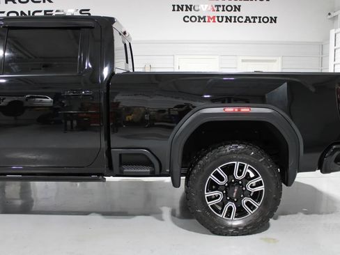 Used 2022 GMC Sierra 2500 AT4 w/ AT4 Premium Plus Package AWD/4WD image 31
