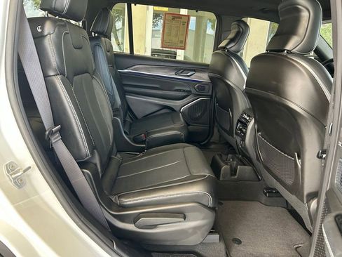 Used 2025 Jeep Grand Cherokee L Overland w/ Advanced Protech Group III AWD/4WD image 31