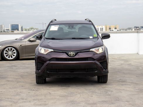 Used 2018 Toyota RAV4 LE image 2