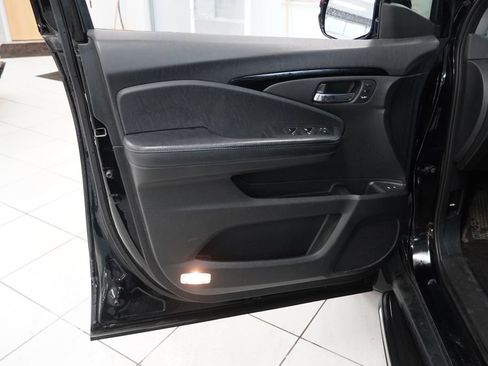 Used 2017 Honda Pilot Touring image 6