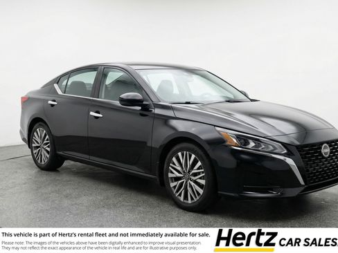 Used 2025 Nissan Altima 2.5 SV FWD image 1