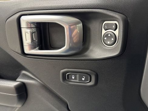 Used 2021 Jeep Wrangler Sport S image 23