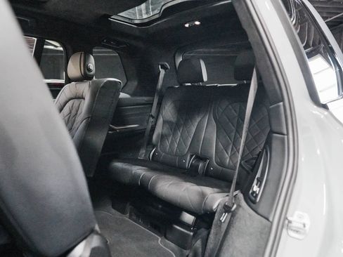 Used 2024 BMW X7 xDrive40i w/ M Sport Package AWD/4WD image 39