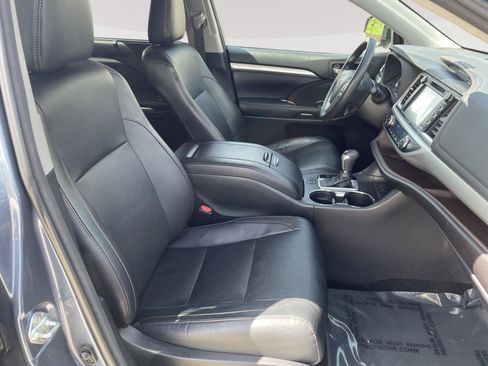 Used 2018 Toyota Highlander XLE image 27