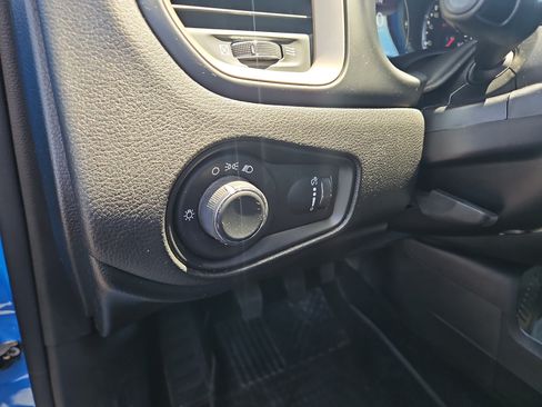Used 2015 Jeep Renegade Sport w/ Power & Air Group FWD image 18