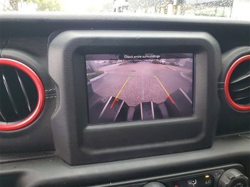 Used 2018 Jeep Wrangler Unlimited Sahara image 26