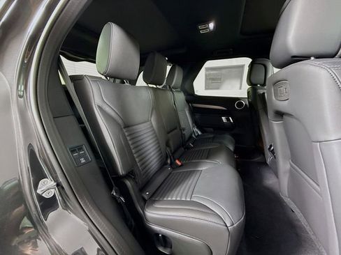 New 2026 Land Rover Discovery Dynamic SE image 29