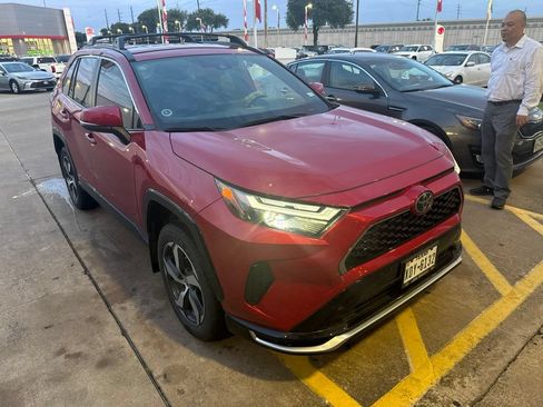 Used 2025 Toyota RAV4 SE AWD/4WD image 3
