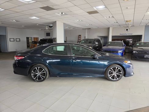 Used 2020 Toyota Camry SE image 8