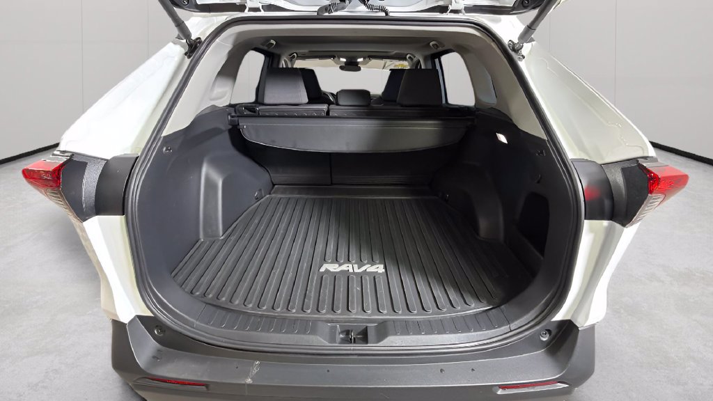 Used 2025 Toyota RAV4 XLE w/ Convenience Package FWD image 29