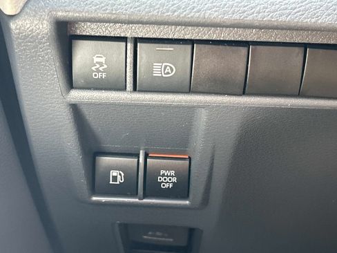 Used 2021 Toyota Sienna XLE w/ XLE Plus Package FWD image 27