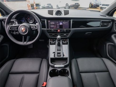 Certified 2025 Porsche Macan AWD/4WD image 24