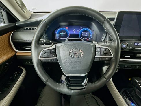 Used 2024 Toyota Grand Highlander AWD image 11