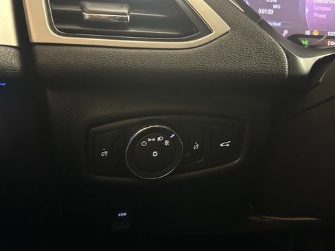 Used 2013 Lincoln MKZ image 37