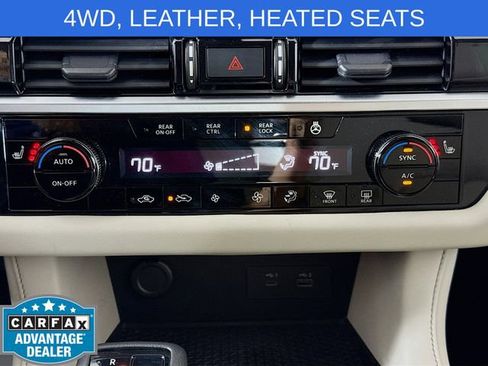 Used 2022 Nissan Pathfinder SL AWD/4WD image 16