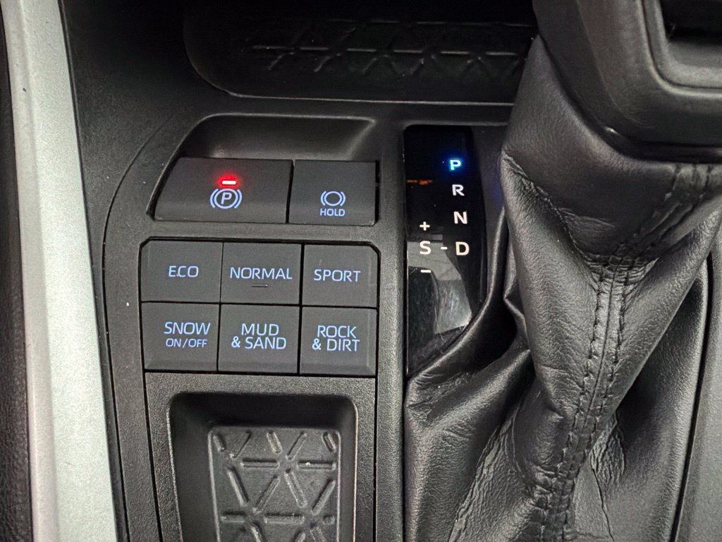 Used 2021 Toyota RAV4 XLE AWD/4WD image 20