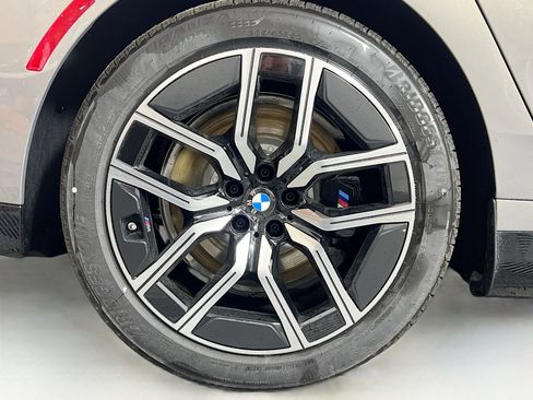 New 2025 BMW i7 xDrive60 image 35