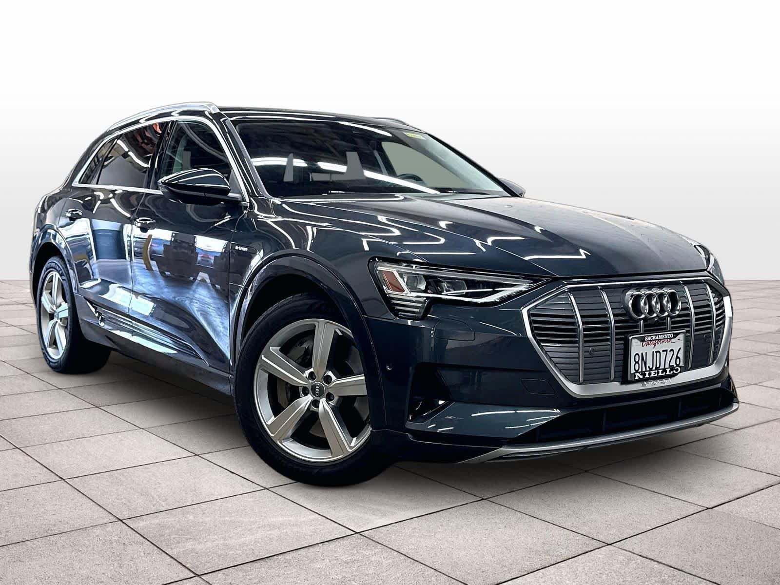 Used 2019 Audi e-tron Prestige w/ Prestige Package AWD/4WD image 2