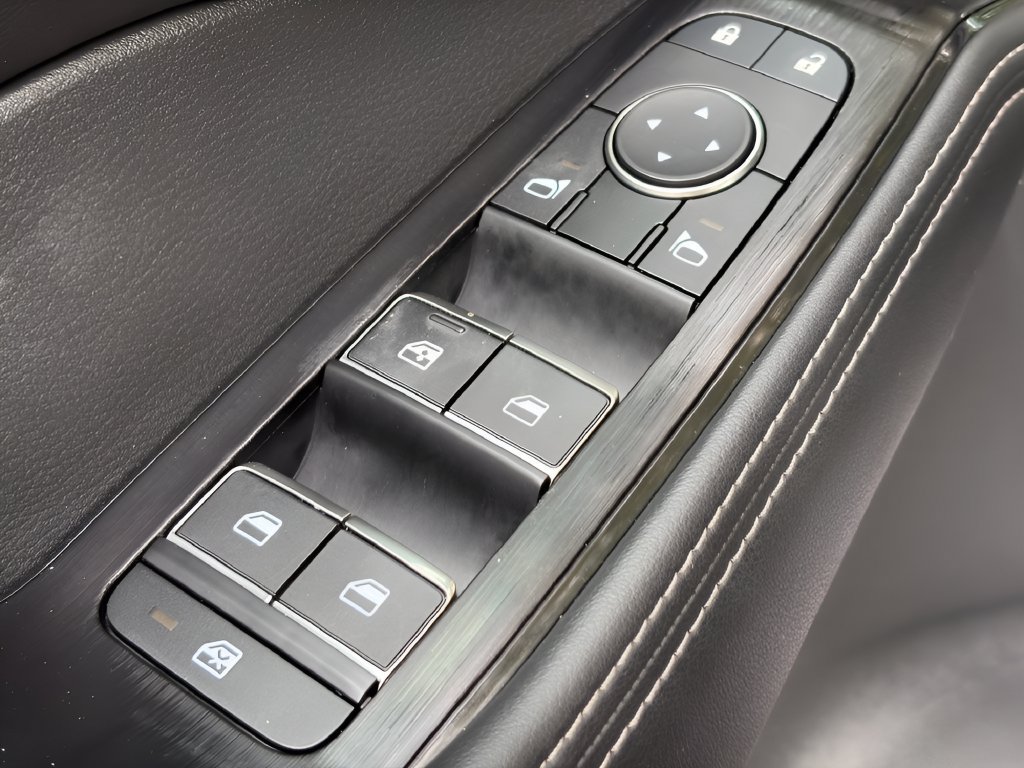Used 2023 Nissan Rogue SL AWD/4WD image 16