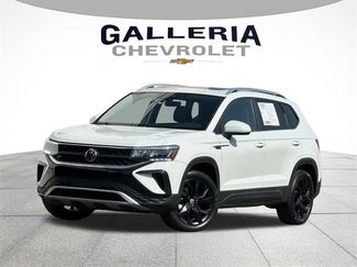 Used 2022 Volkswagen Taos SE image 1