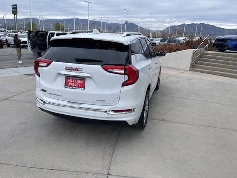 Used 2024 GMC Terrain Denali w/ Denali Premium Package AWD/4WD image 6