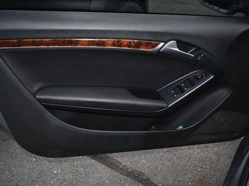 Used 2010 Audi A5 2.0T Premium image 8