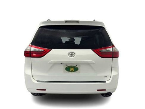 Used 2020 Toyota Sienna LE FWD image 3