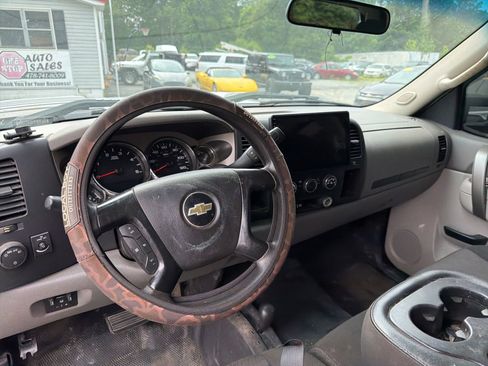 Used 2004 Chevrolet Silverado 2500 LS w/ Heavy-Duty Power Package AWD/4WD image 8