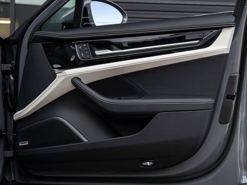 Certified 2025 Porsche Panamera 4 AWD/4WD image 41