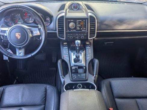Used 2014 Porsche Cayenne Platinum Edition image 23