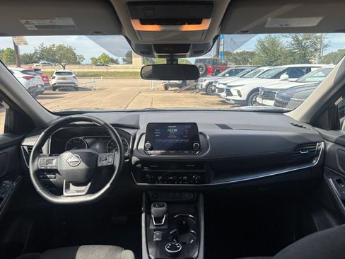 Used 2025 Nissan Rogue SV AWD/4WD image 34