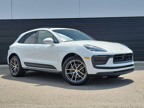 Certified 2026 Porsche Macan AWD/4WD image 11