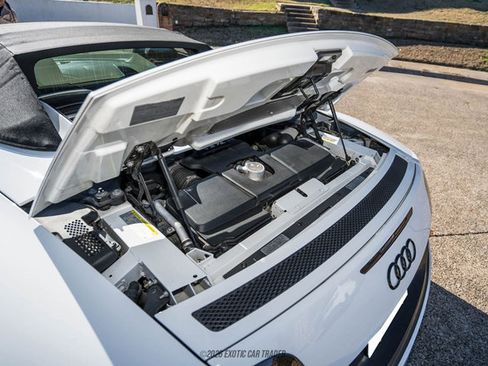 Used 2015 Audi R8 V8 w/ Full Leather Package image 24