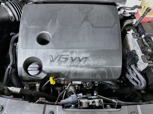 Used 2023 Chevrolet Traverse RS AWD/4WD image 38