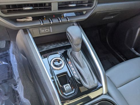 Used 2025 Chevrolet Colorado W/T image 27