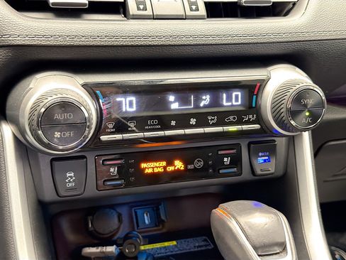 Used 2020 Toyota RAV4 Limited image 10