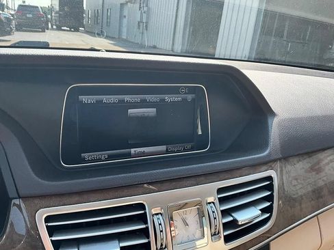 Used 2014 Mercedes-Benz E 350 4MATIC Sedan image 22